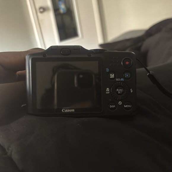 Canon PowerShot SX160 is 16.0 MP Digital Camera - Picture 3 of 5